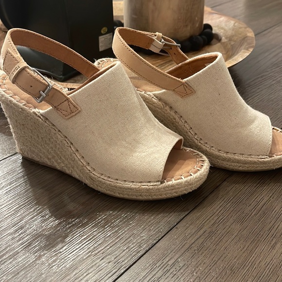 💗Toms Espadrille Wedges💗 - Picture 1 of 8